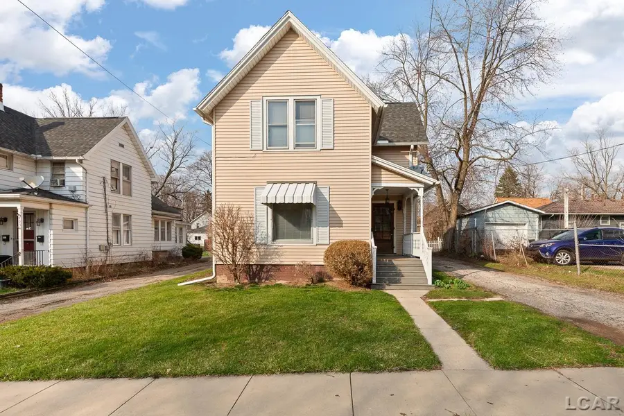 907 E Hunt ST, Adrian, MI 49221 - #2