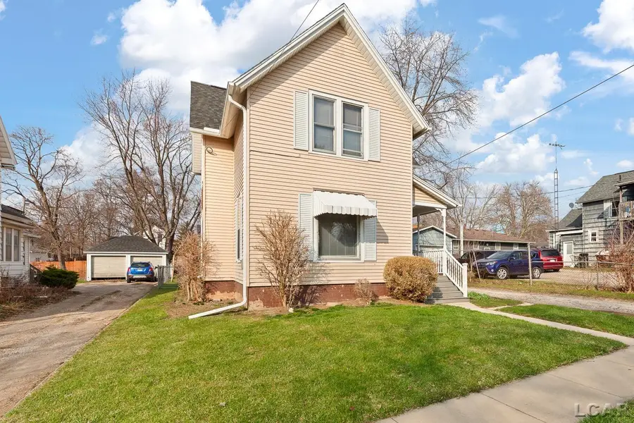 907 E Hunt ST, Adrian, MI 49221 - #3