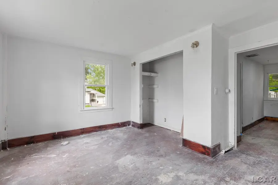 803 E Front ST, Adrian, MI 49221 - #2