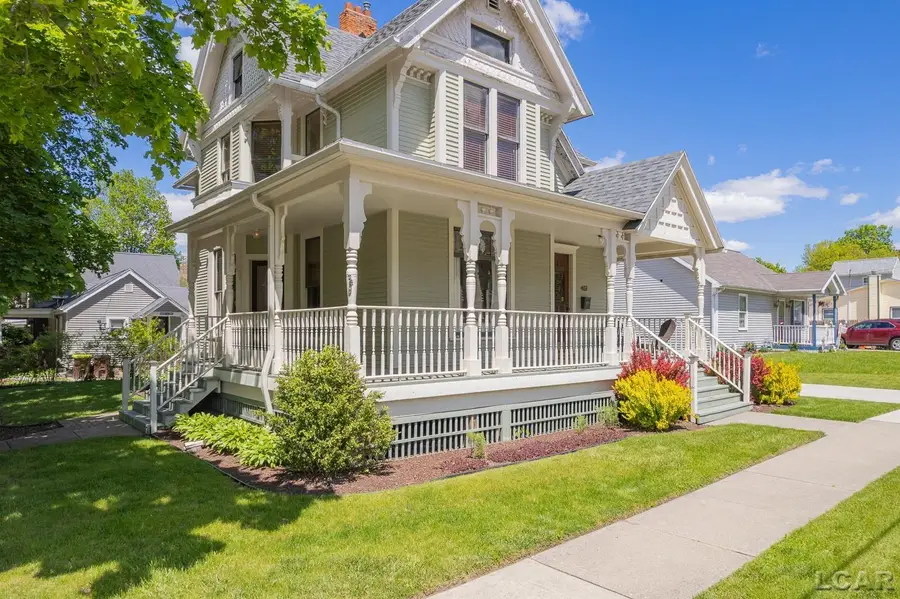 403 N Locust St ST, Adrian, MI 49221 - #2
