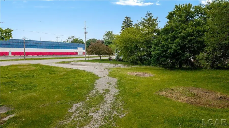 319 W Beecher ST, Adrian, MI 49221 - #3