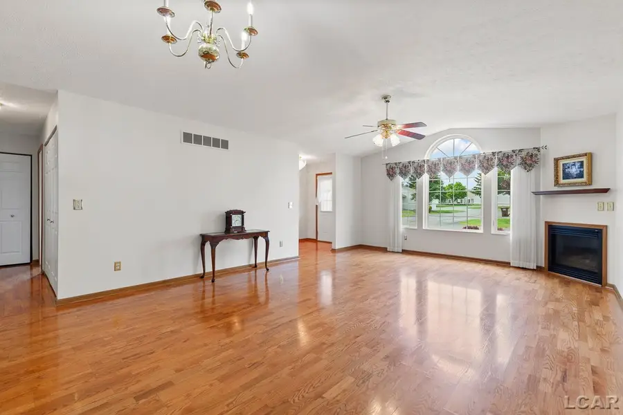 1001 CARRIAGE DR, Tecumseh, MI 49286 - #2
