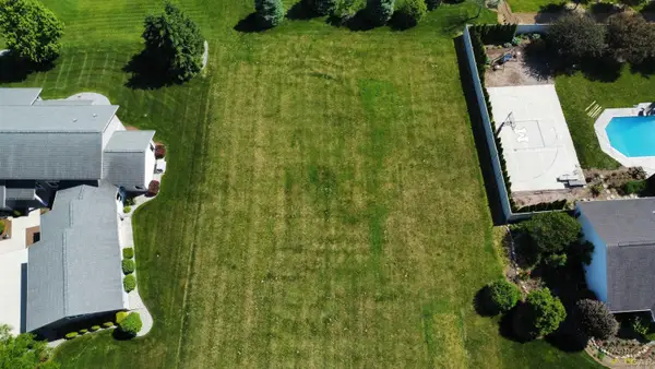 1199 Scott Ridge DR, Adrian, MI 49221
