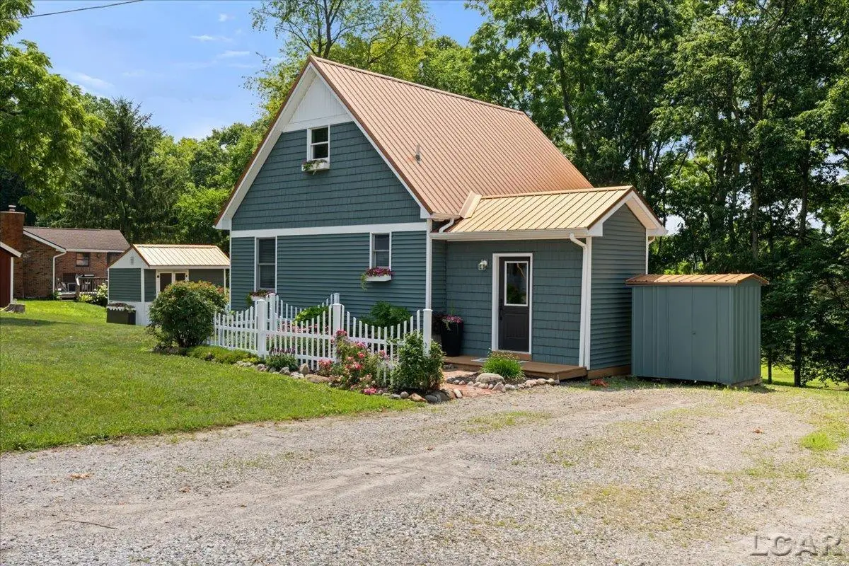 2041 Lakeview DR, Brooklyn, MI 49230 - #1