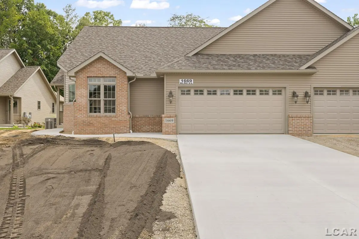 1669 Rivers Edge DR, Adrian, MI 49221 - #1