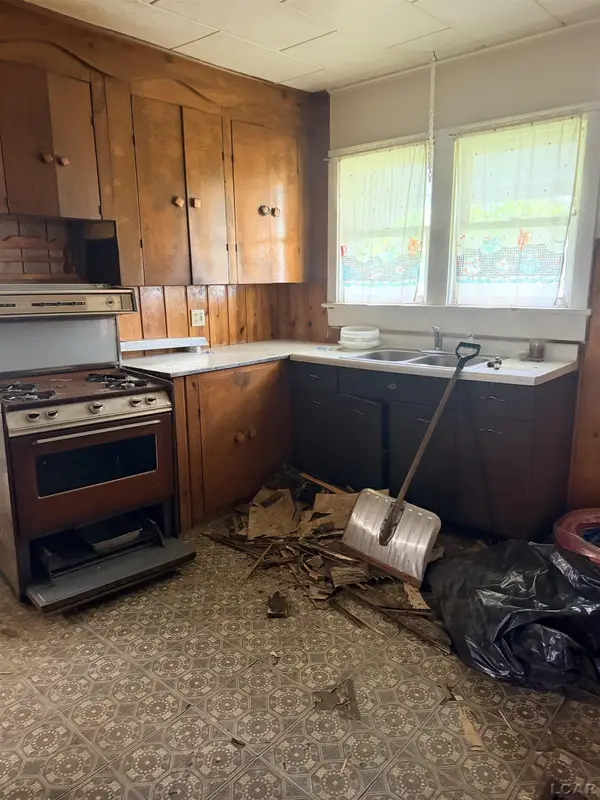 1108 Frank ST, Adrian, MI 49221
