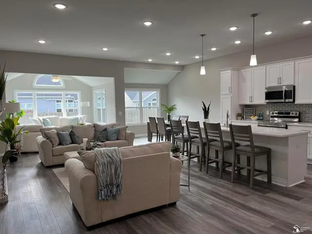 8289 Grande Lake CIR, Temperance, MI 48182 - Image #3