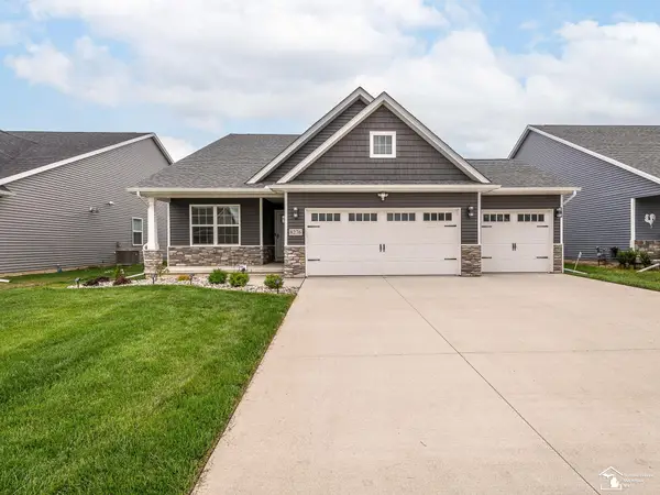 8276 Grande Lake CIR, Temperance, MI 48182