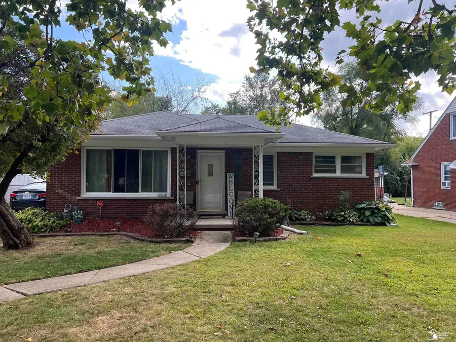 20048 Woodside ST, Harper Woods, MI 48225 - Image #2