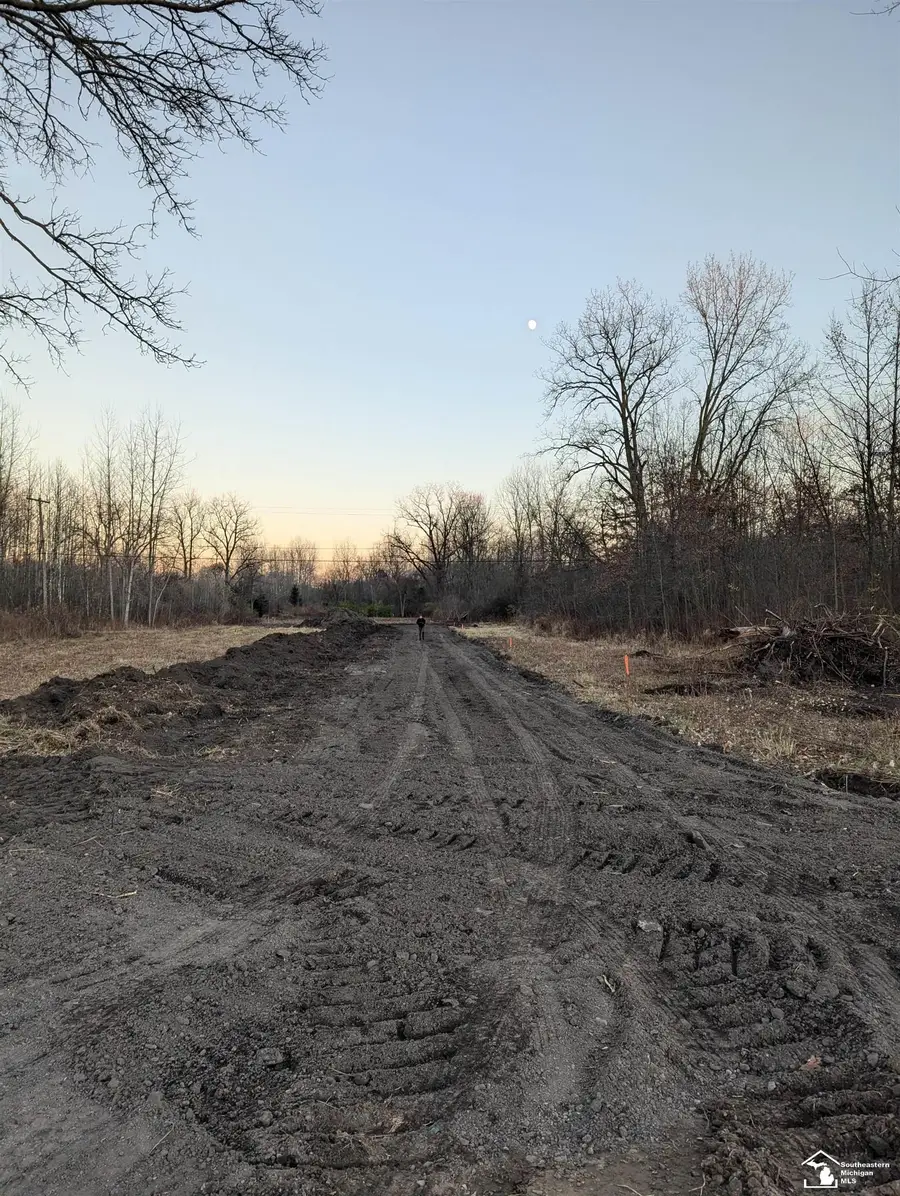 26261 Karr RD, Belleville, MI 48111 - Image #3