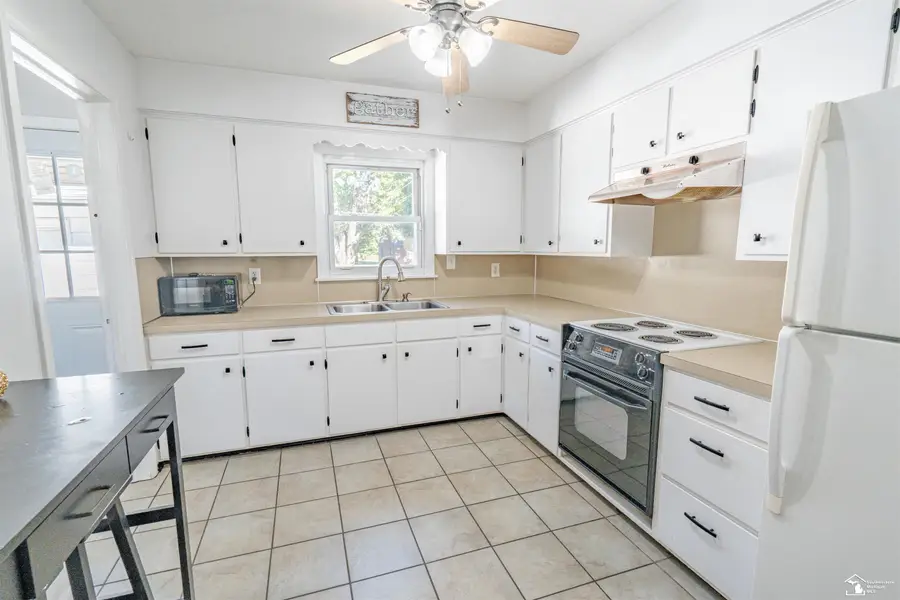 5944 Elmwood ST, Monroe, MI 48161 - Image #2