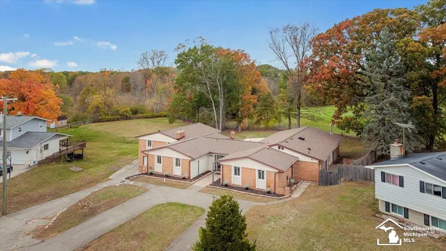 8118 Rene DR, White Lake, MI 48386 - #2