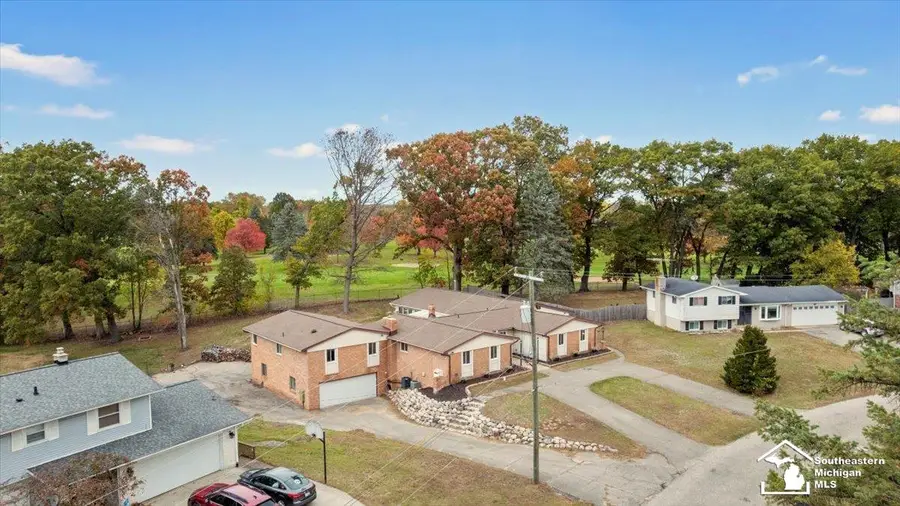 8118 Rene DR, White Lake, MI 48386 - #3