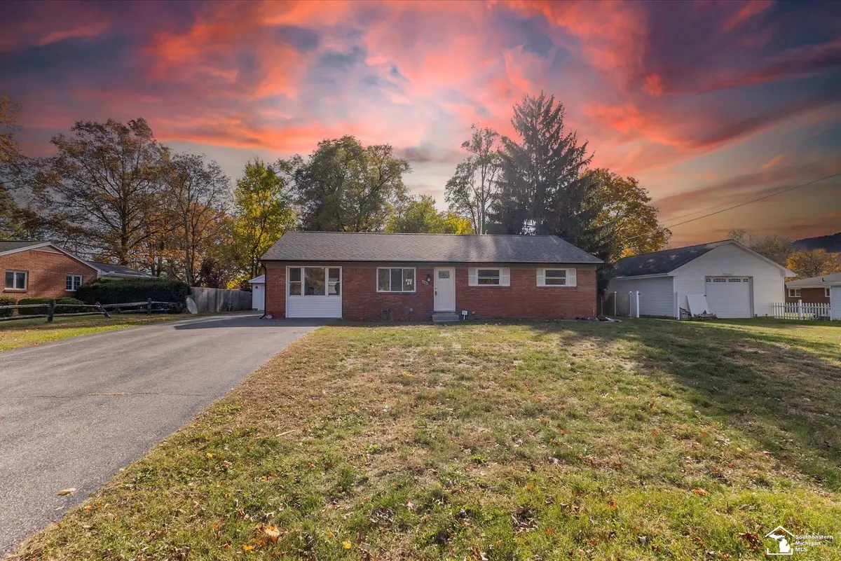 3835 Lois DR, Lambertville, MI 48144 - Image #1