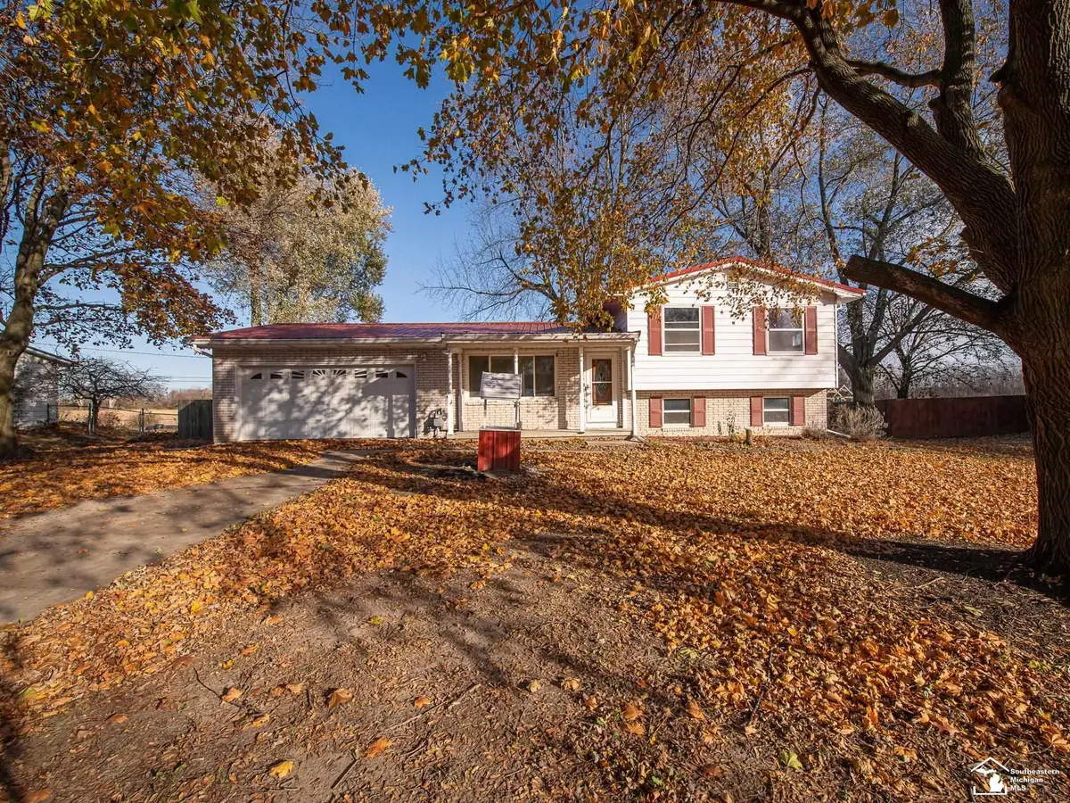 5679 Catawba DR, Adrian, MI 49221 - Image #1