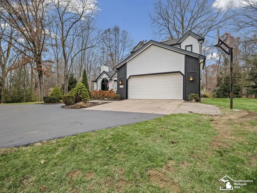 2194 W Dean RD, Temperance, MI 48182 - Image #2