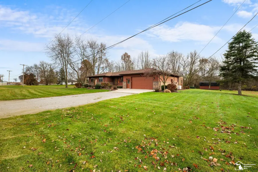 49 James DR, Carleton, MI 48117 - Image #2