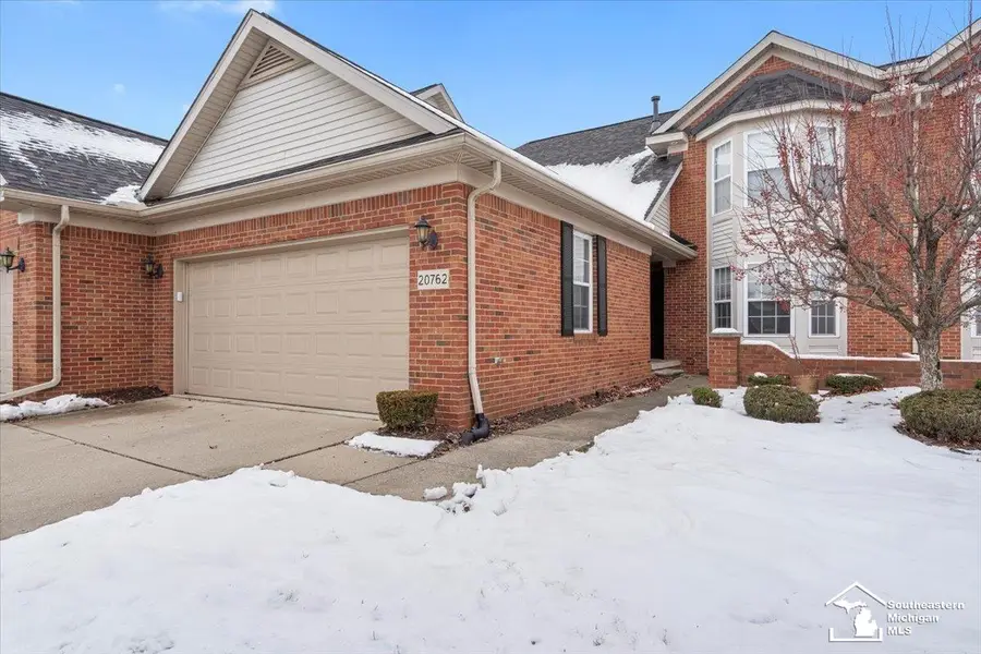 20762 Bishop DR, Trenton, MI 48183 - Image #2