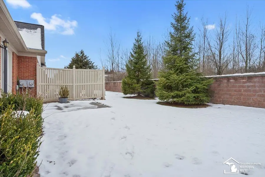 20762 Bishop DR, Trenton, MI 48183 - Image #3