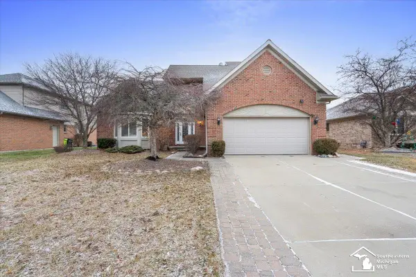 27196 Hawthorne BLVD, FlatRock, MI 48134