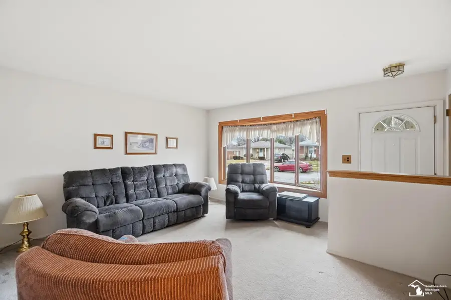 6180 Colonial ST, Dearborn Heights, MI 48127 - Image #3