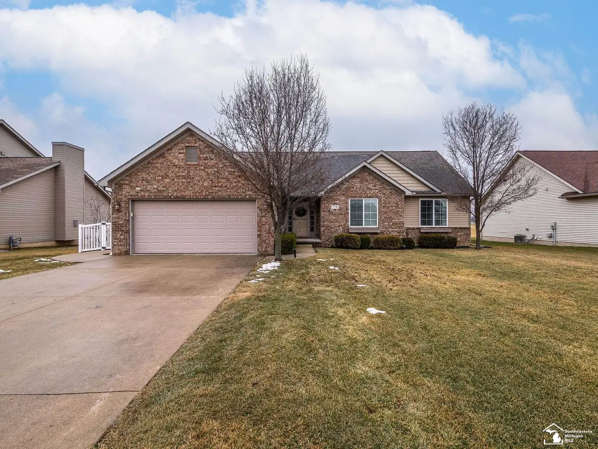 778 E Sweet Briar LN, Monroe, MI 48161 - Image #1
