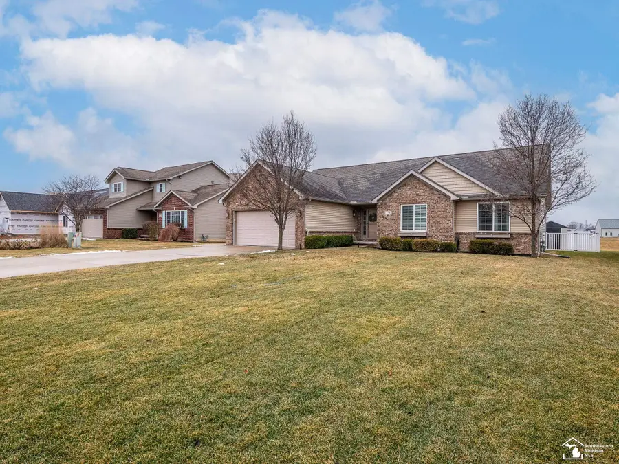 778 E Sweet Briar LN, Monroe, MI 48161 - Image #3