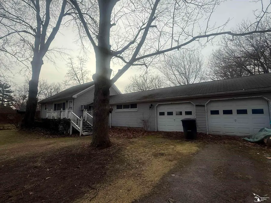 8055 George ST, Lambertville, MI 48144 - Image #2