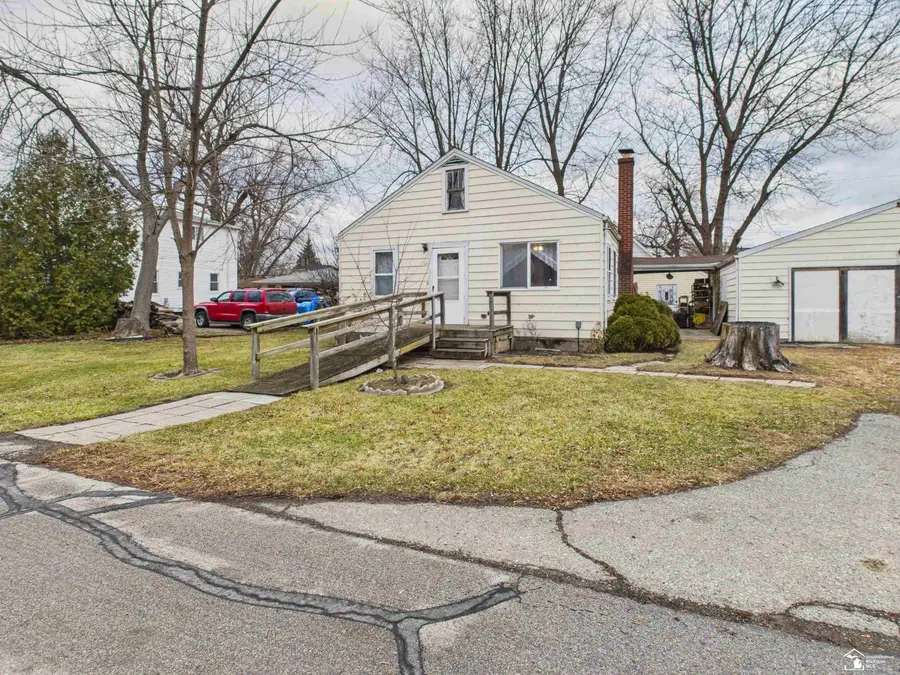 3251 Maplewood ST, Monroe, MI 48162 - Image #2