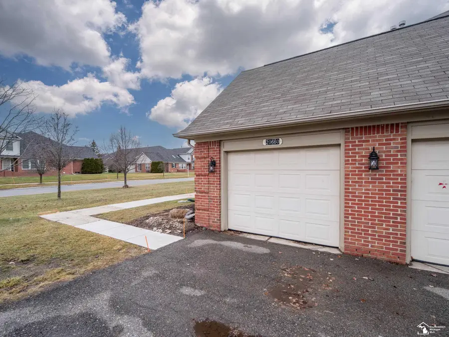 20660 Henry ST, Brownstown, MI 48183 - Image #2