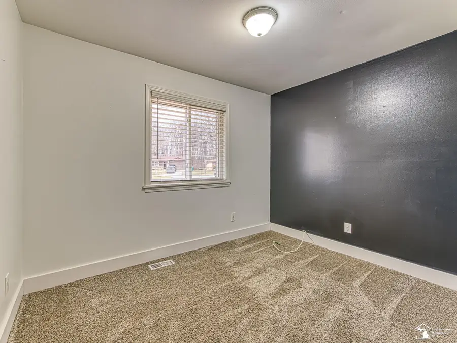 18153 Doncaster CT, Brownstown, MI 48193 - Image #3