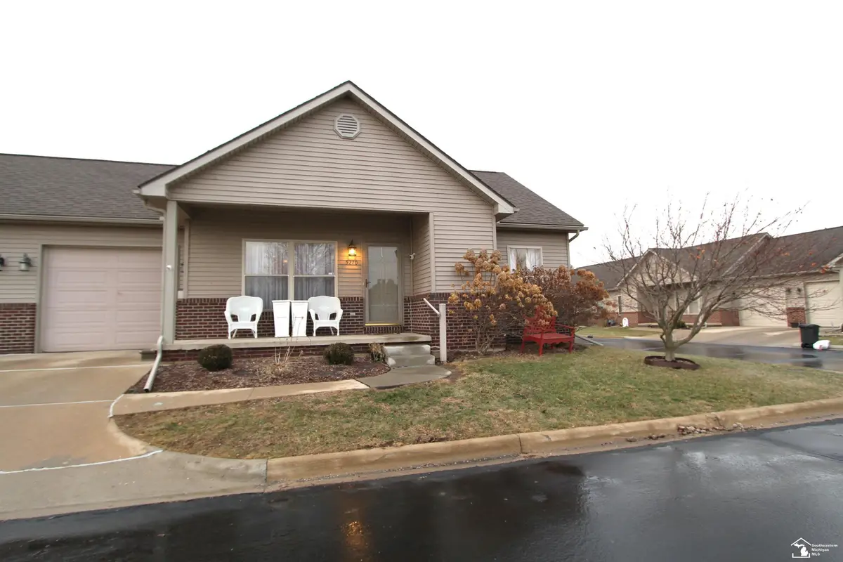 5270 Sprucewood DR, Monroe, MI 48161 - Image #1