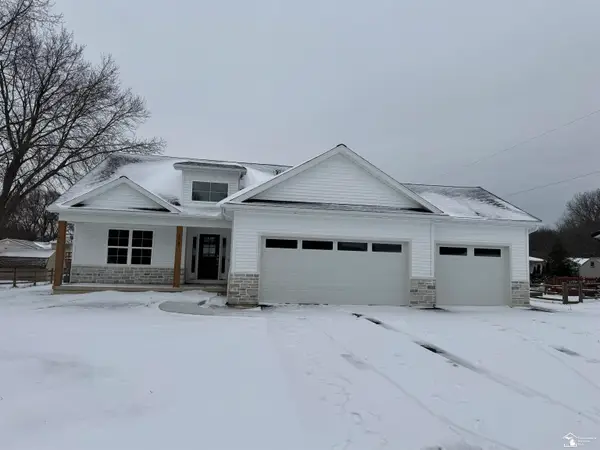 1741 Harmony LN, Temperance, MI 48182