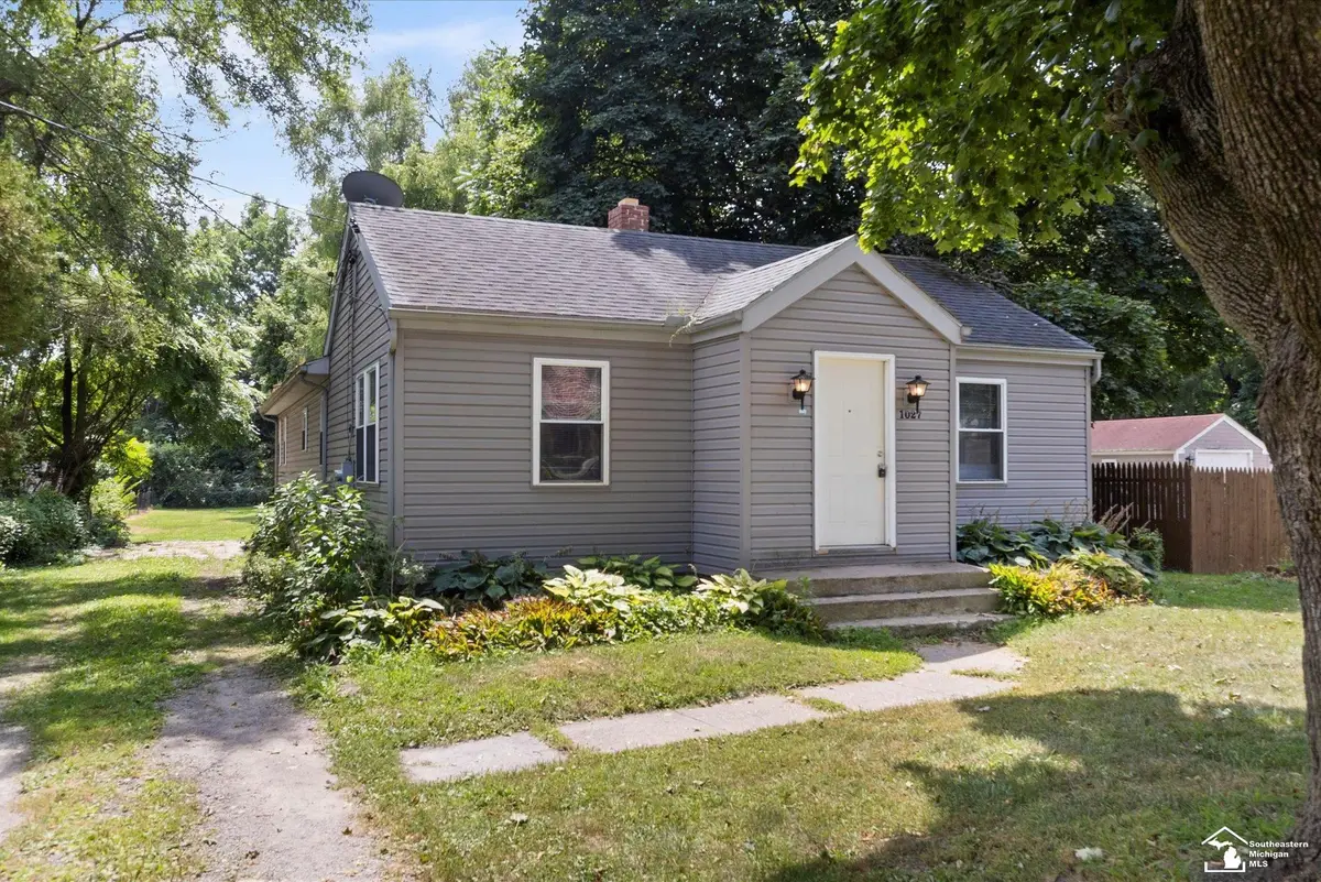 1027 S Park DR, Temperance, MI 48182 - Image #1