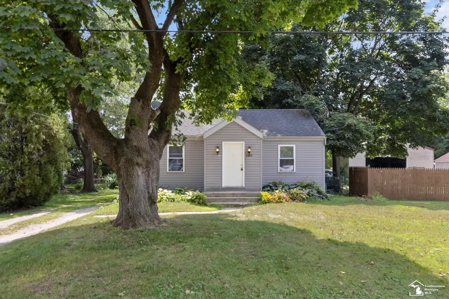 1027 S Park DR, Temperance, MI 48182 - Image #2