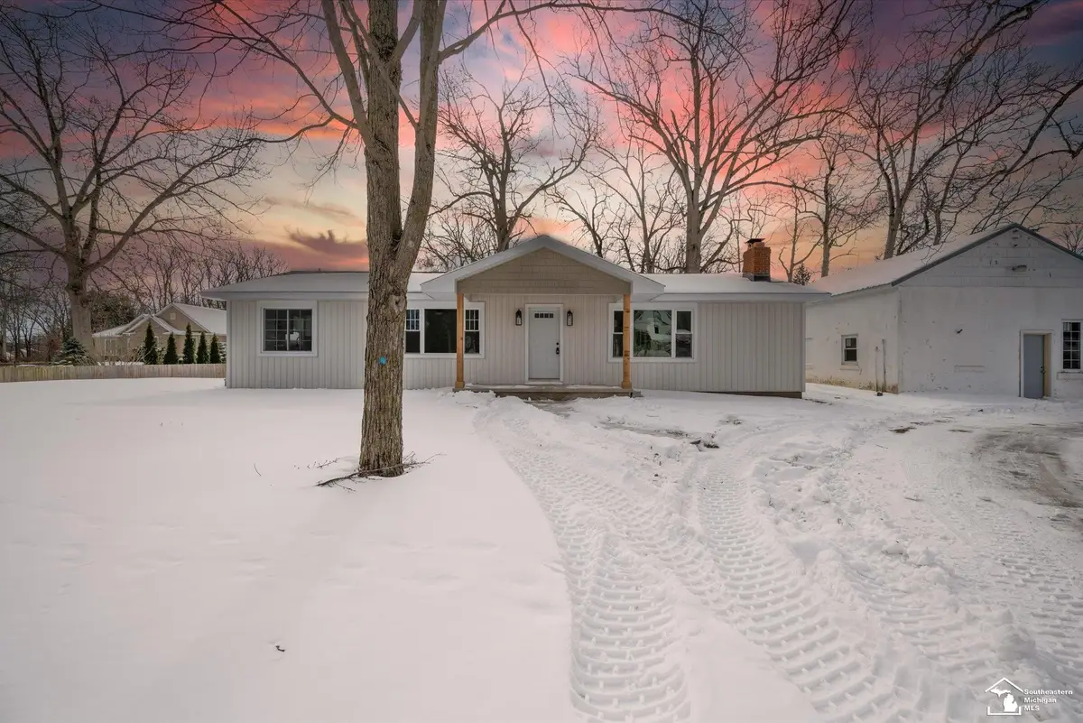 2933 W Dean RD, Lambertville, MI 48144 - Image #1