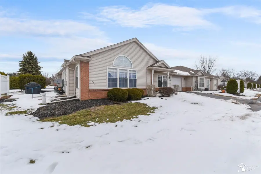 2416 Sutton DR, Temperance, MI 48182 - #2