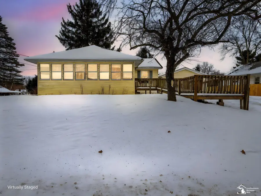 317 Lockwood ST, Jackson, MI 49203 - #2