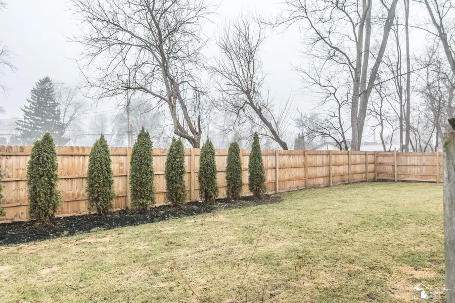 7331 Elmwood AVE, Temperance, MI 48182 - #2