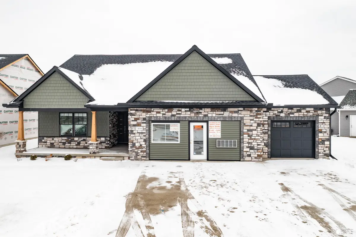 7494 Montri DR, Temperance, MI 48182 - #1