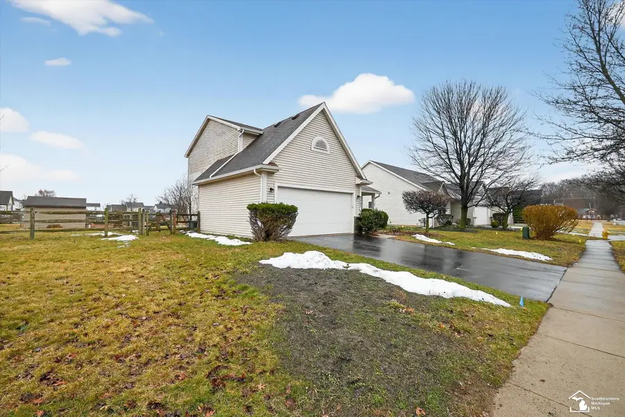 7484 SAVANNA DR, Temperance, MI 48182 - #2