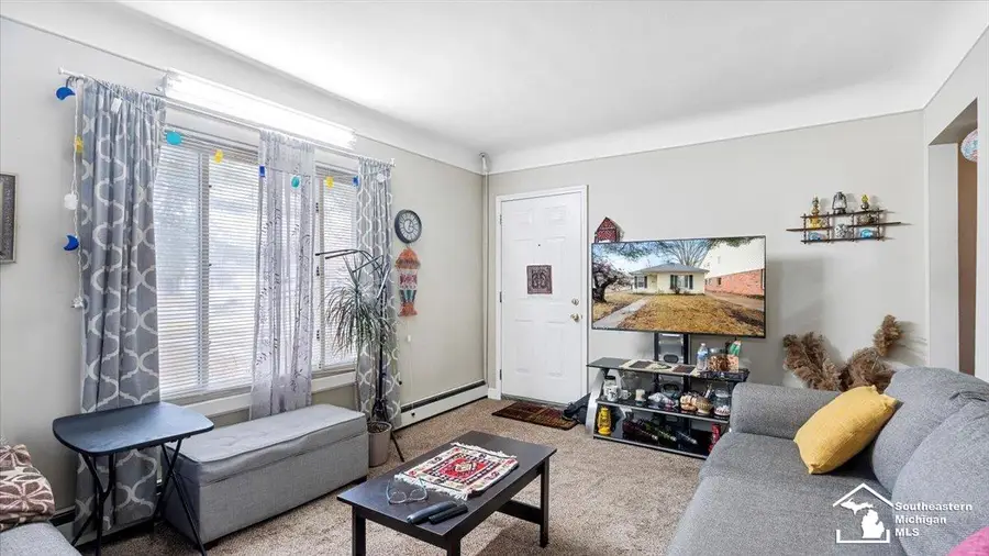 24431 Carlysle ST, Dearborn, MI 48124 - #3