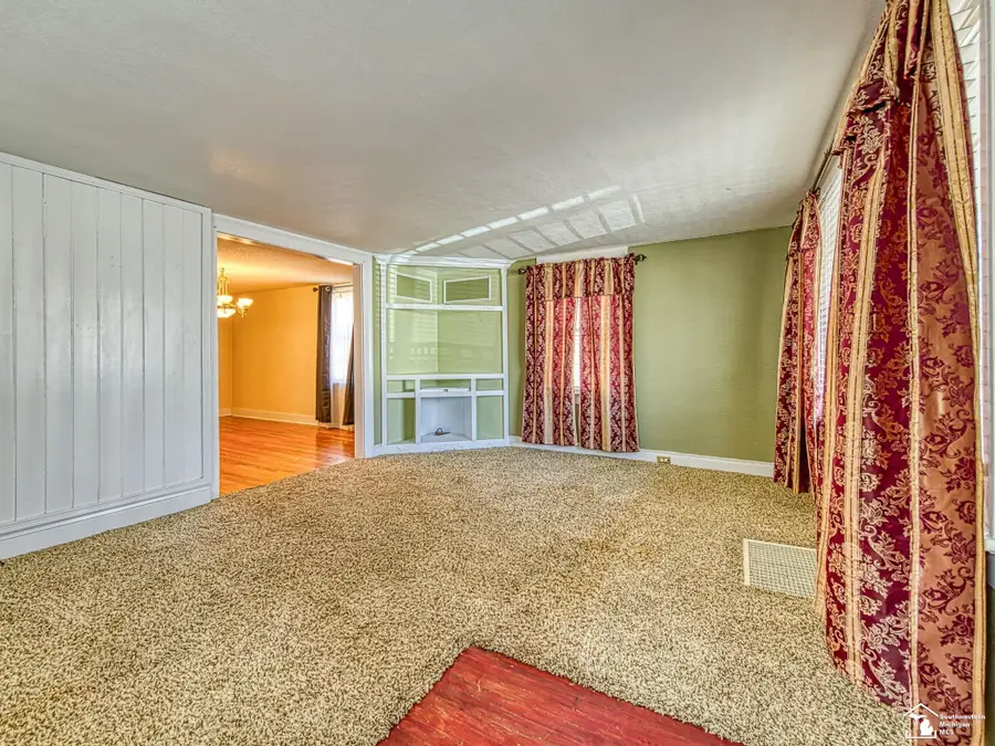 422 E 1st ST, Monroe, MI 48161 - #3