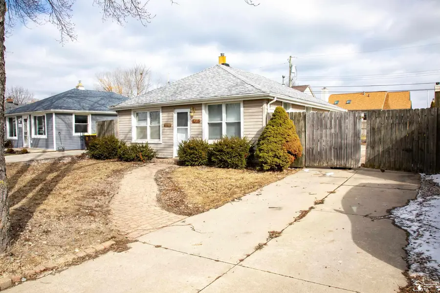 5323 Lathrop ST, Trenton, MI 48183 - #3