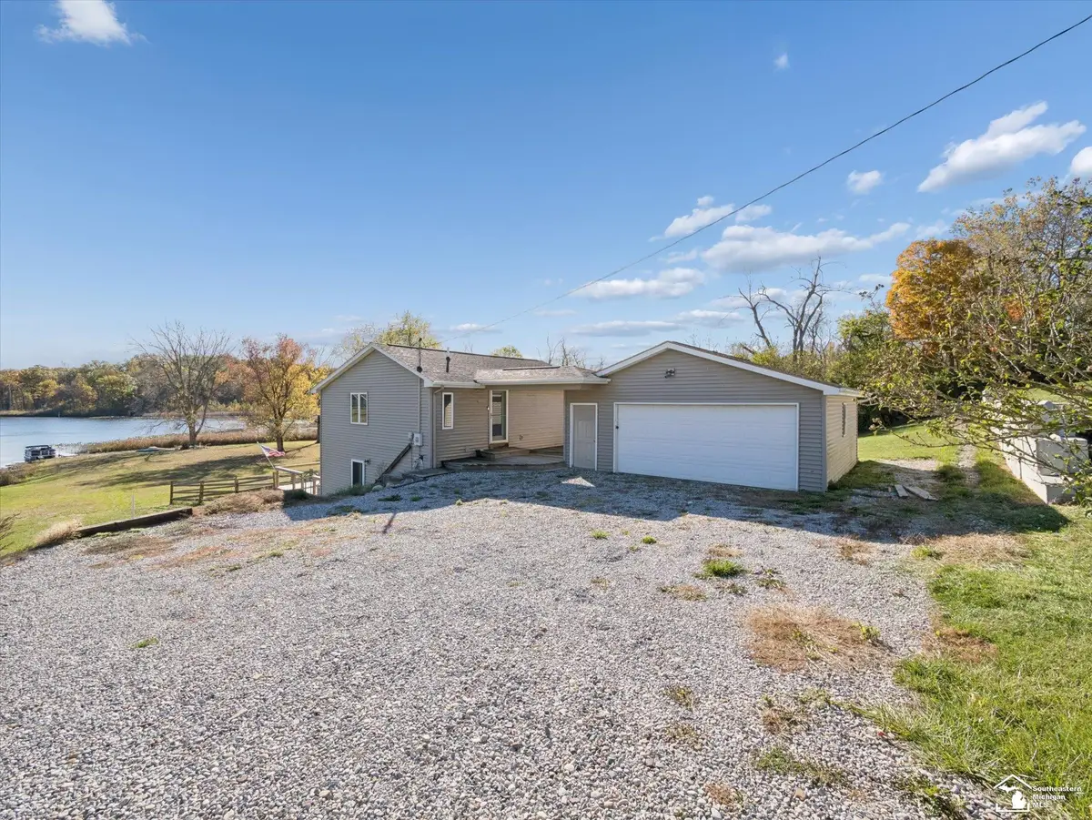 7302 N Lakeview DR, Hillsdale, MI 49242 - #1