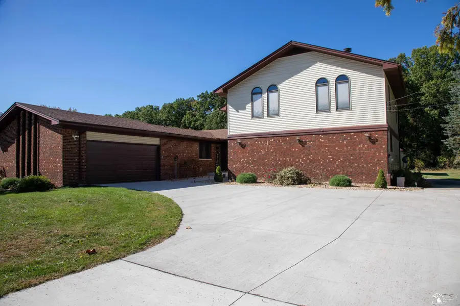 24576 Arsenal RD, Brownstown, MI 48134 - #3