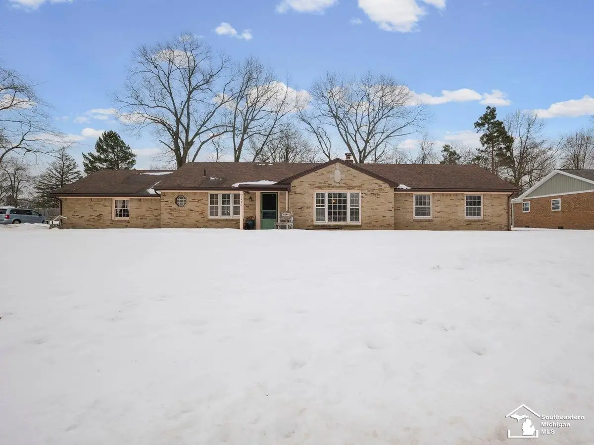 7490 Canterbury DR, Lambertville, MI 48144 - #1