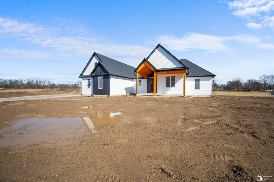 2706 S Custer RD, Monroe, MI 48161 - #3