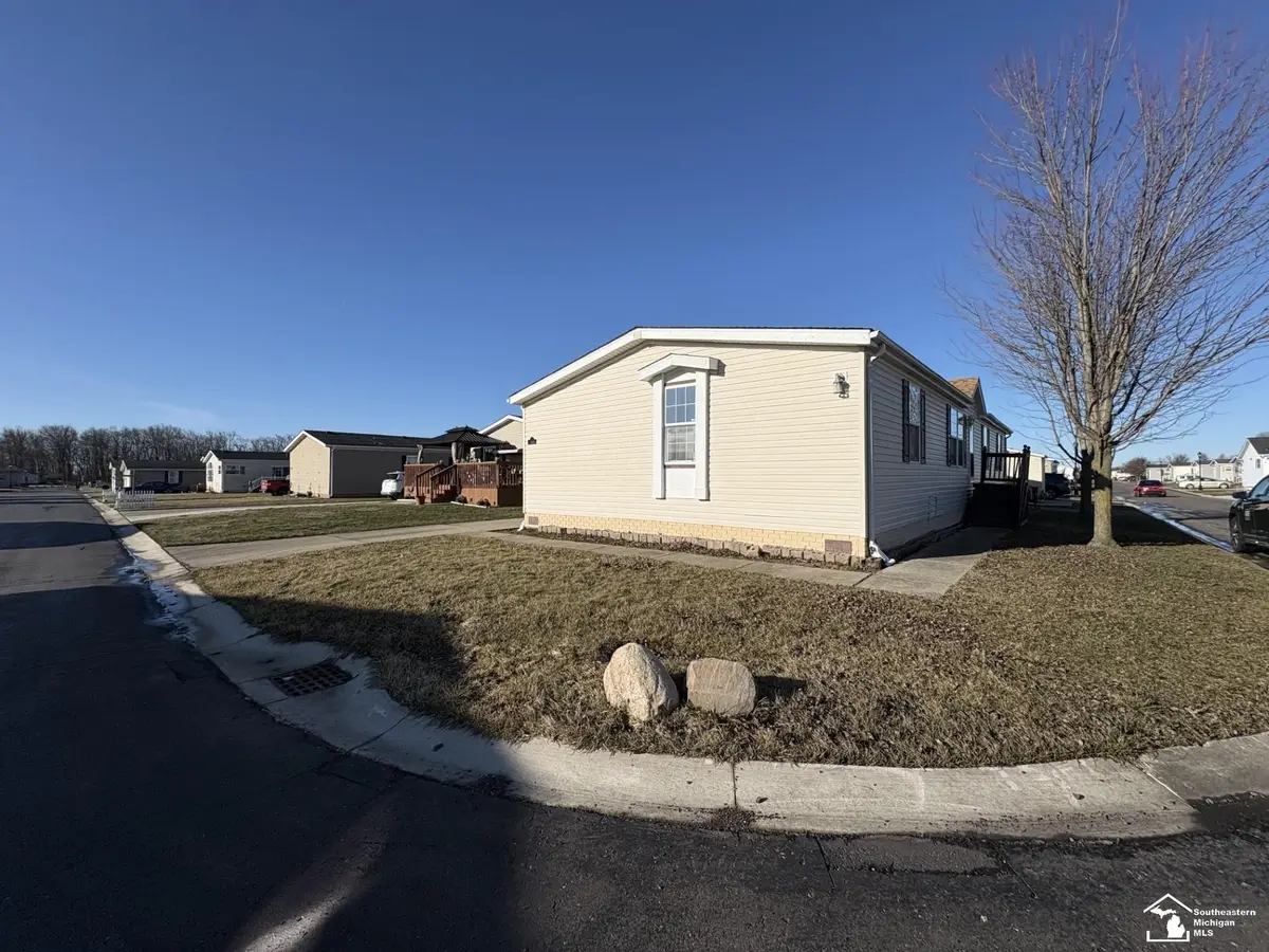 13565 Pear ST, Carleton, MI 48117 - #1