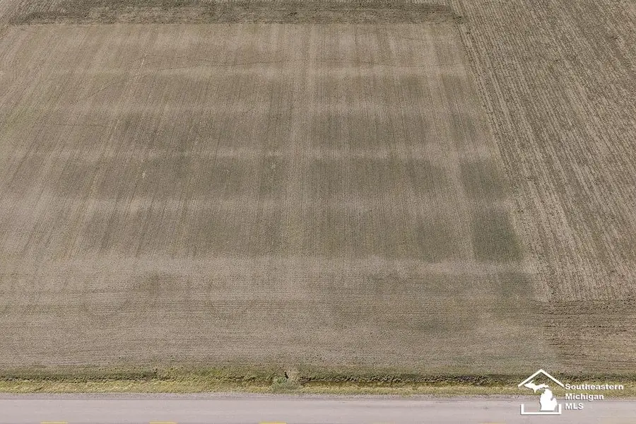 E Newburg RD, Carleton, MI 48117 - #2